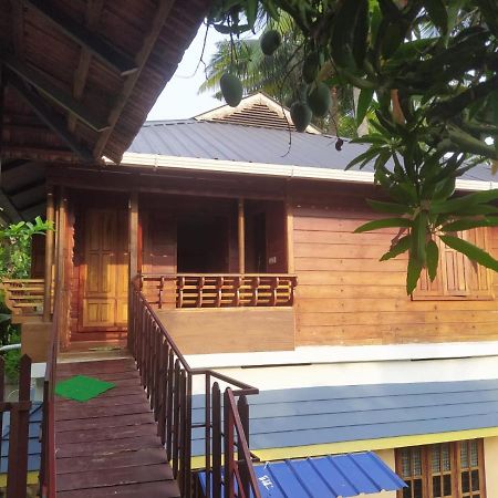 Mundromocktail Tourist Home Sasthamcotta Екстериор снимка