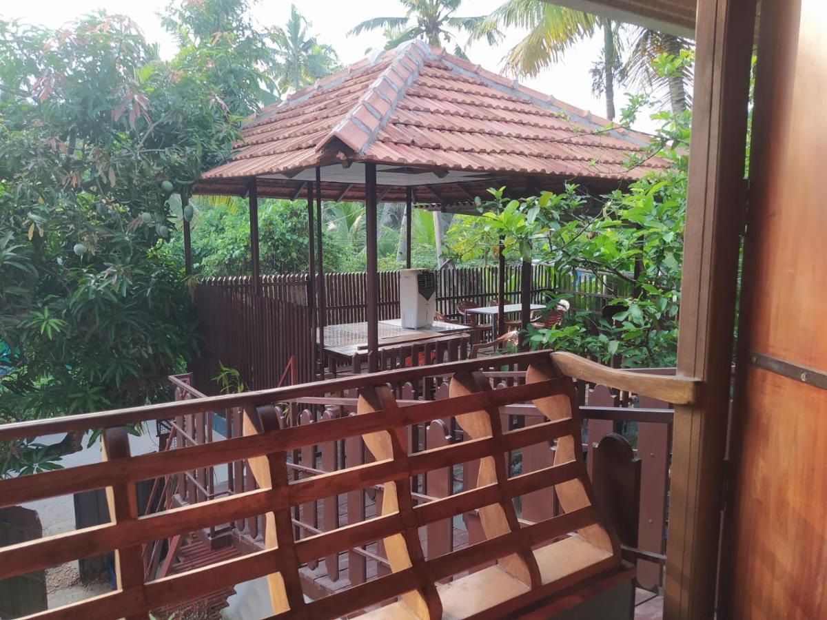 Mundromocktail Tourist Home Sasthamcotta Екстериор снимка