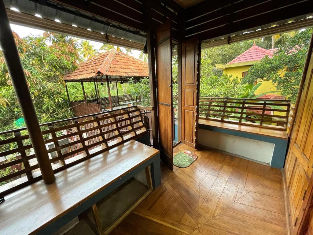 Mundromocktail Tourist Home Sasthamcotta Екстериор снимка