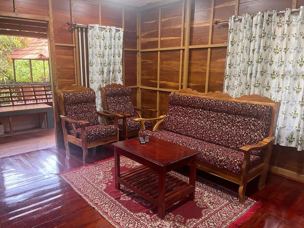 Mundromocktail Tourist Home Sasthamcotta Екстериор снимка